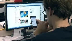 1. Как поставить слежку на телефон2